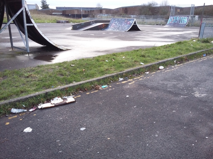 Heavy litter on the road by the skate park