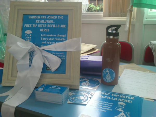 Refill display; leaflets, a certificate and a reuseable bottle